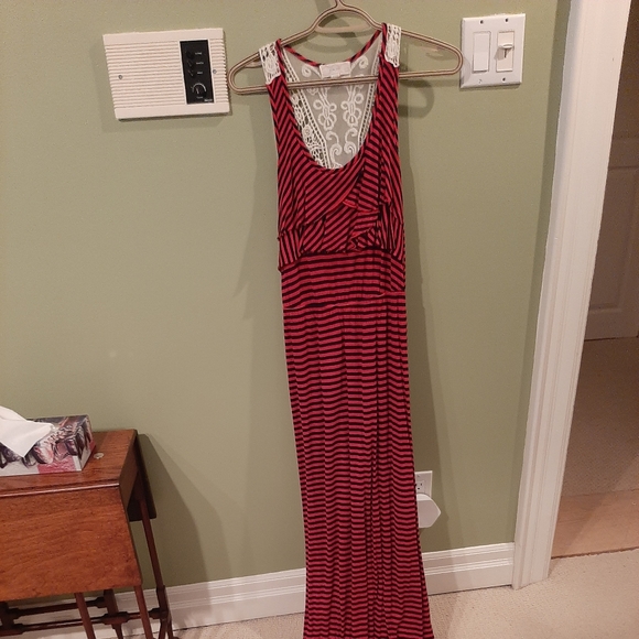 Long red and black striped summer/beach dress - Picture 1 of 3